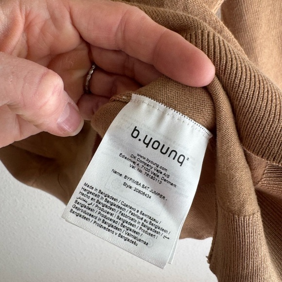 *NWOT* B.YOUNG Bamboo Dolman Sweater - Picture 9 of 11